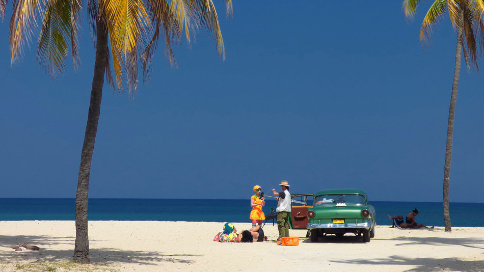Cuba-beach-car